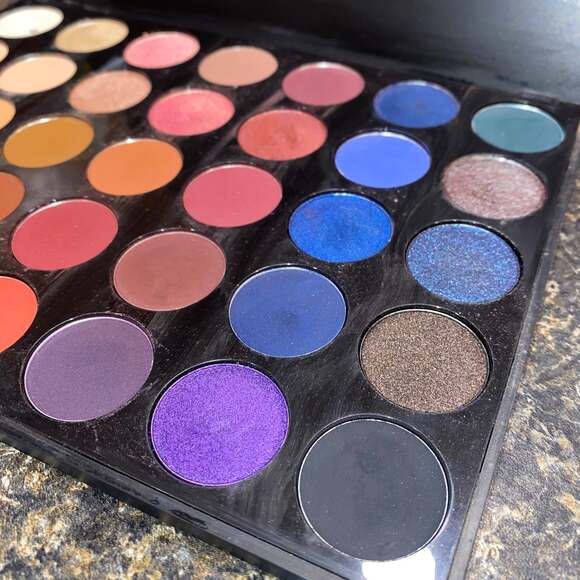 Morphe Artistry Makeup Pallette - Picture 4 of 5